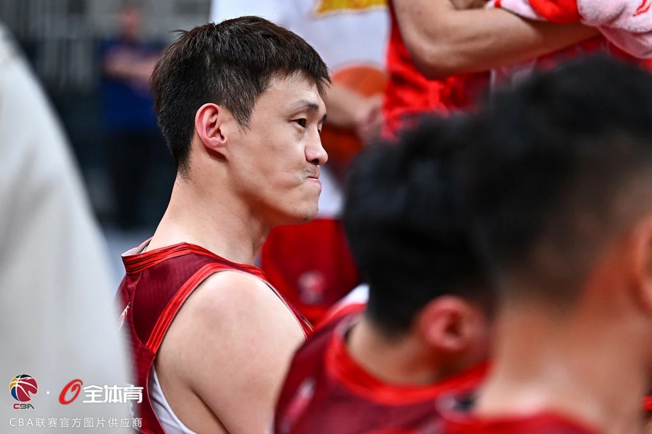 清晨突围战来临，深圳男篮围绕欧超杯调整名单，管理层满意，年轻球员得到机会的简单介绍-竞技宝入口