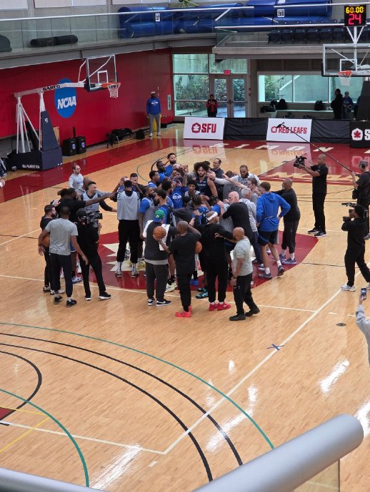 洛杉矶快船训练开放日；今晨官宣签约引欢呼；足总杯在即；球队文化再被提及 