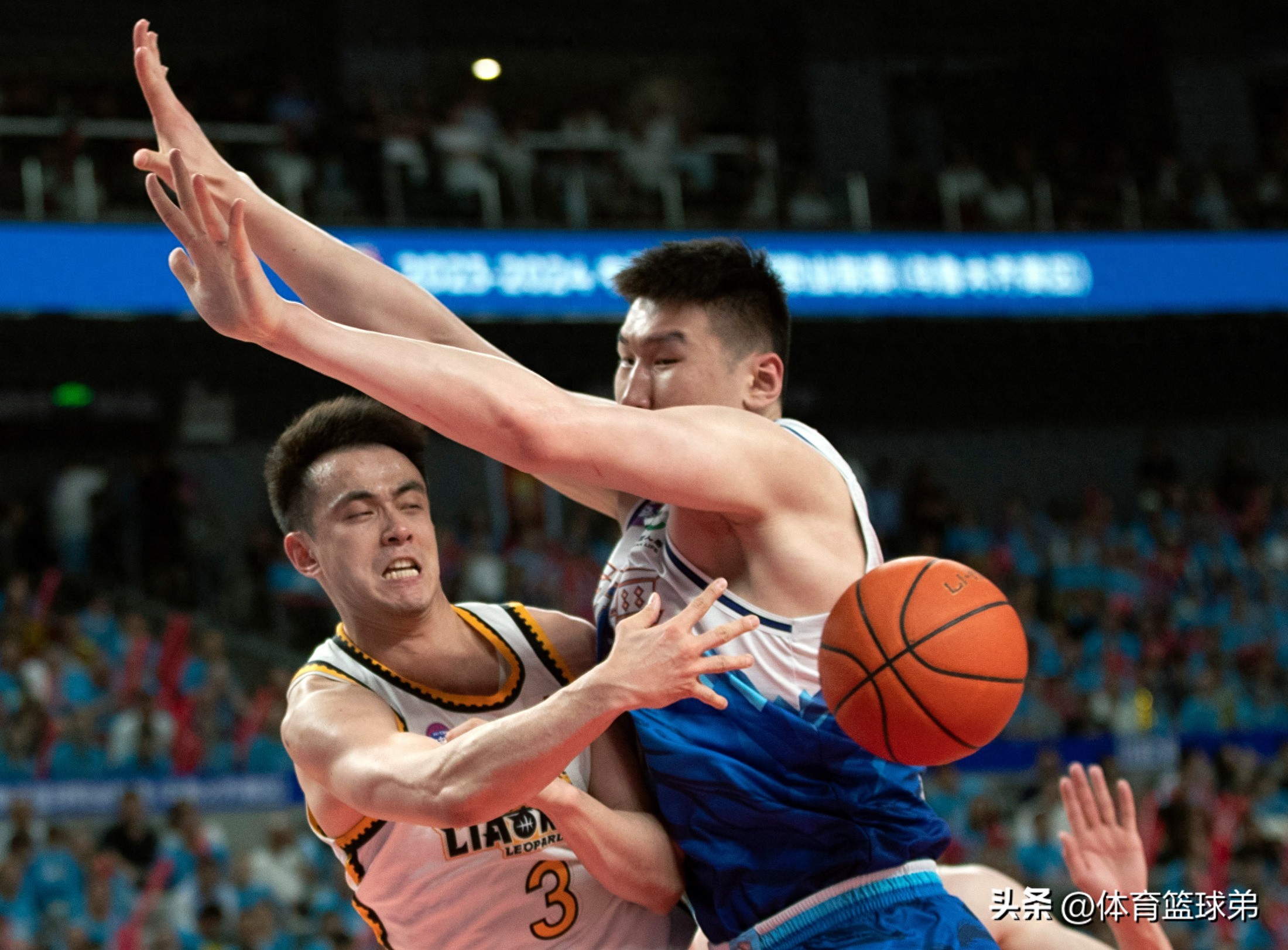 拉齐奥今晚临场应变，志在CBA季后赛名次提升，话题不断，年轻球员得到机会的简单介绍